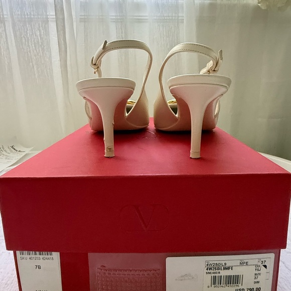 Valentino Women's Cream and Gold Pointed Heels - Picture 6 of 17